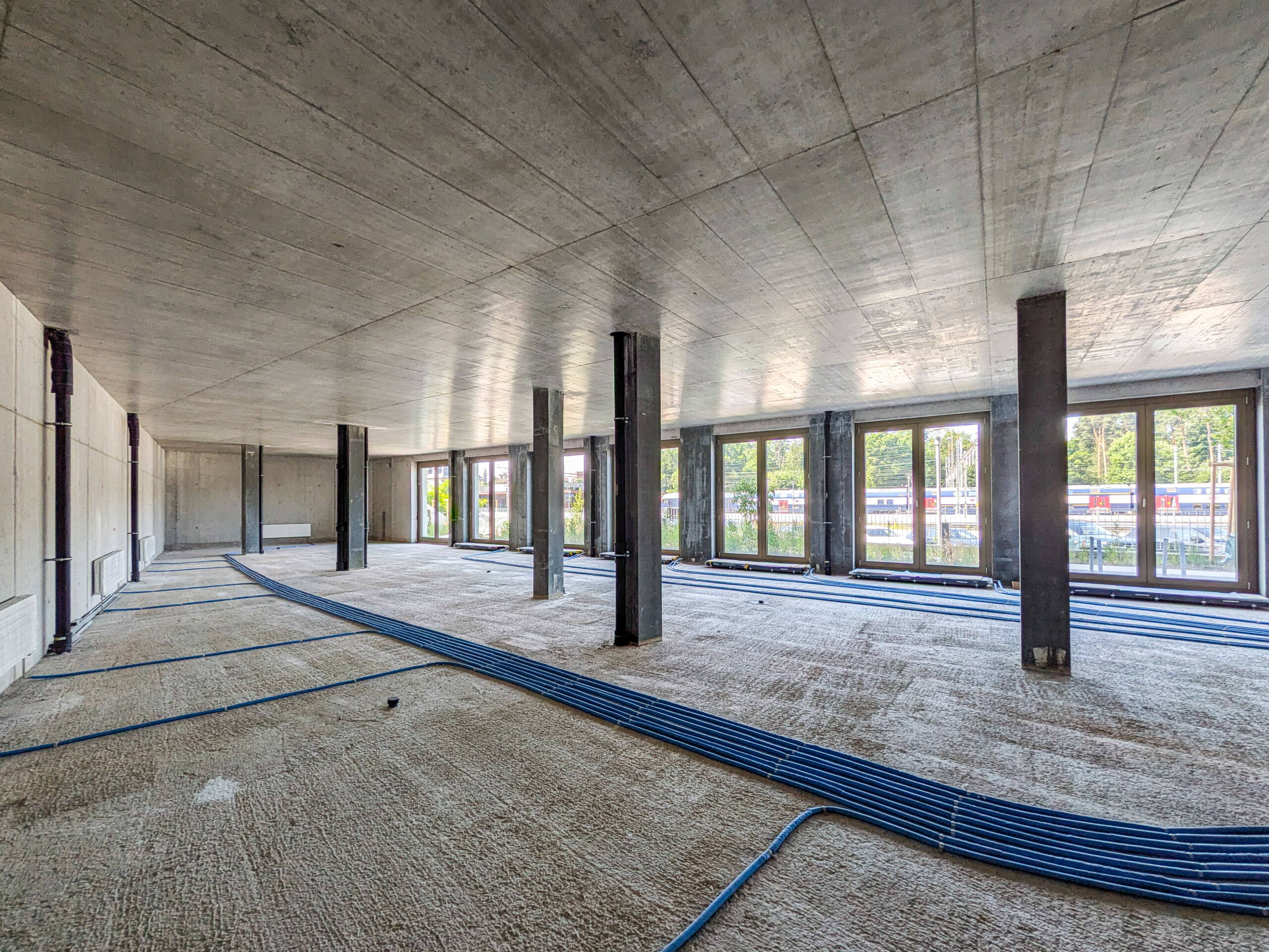 vitaone Rohbau Grossraum vitaone Rohbau Grossraum, Leitungen am Boden